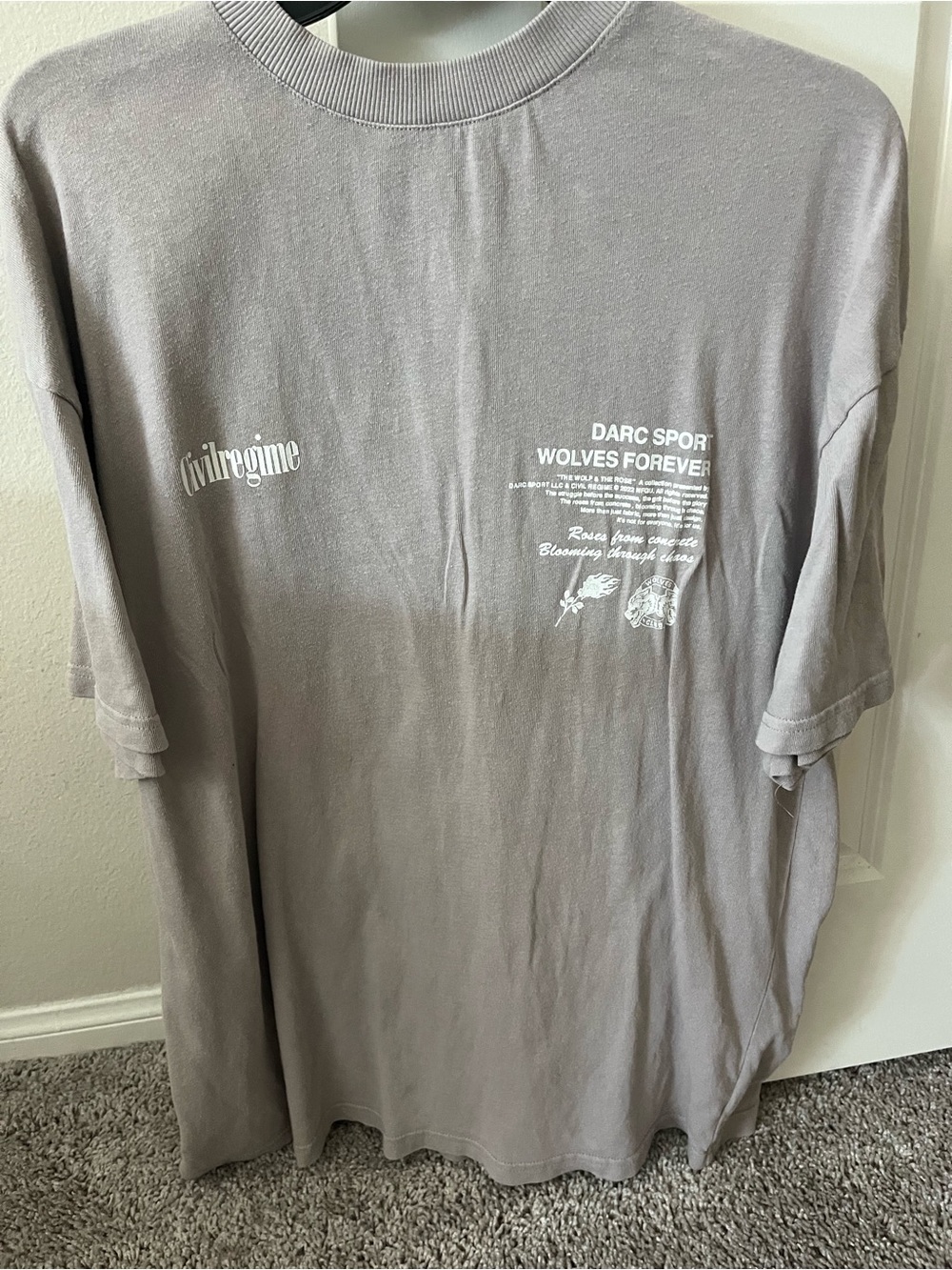Darc sport / Civilregime Men’s Light purple Graphic Tee - Wolves Forever
